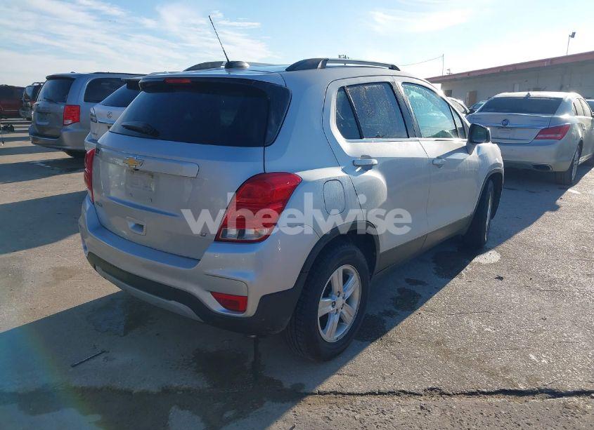 Photo 4 of 2017 Chevrolet Trax LT (VIN 3GNCJLSB4HL164092)
