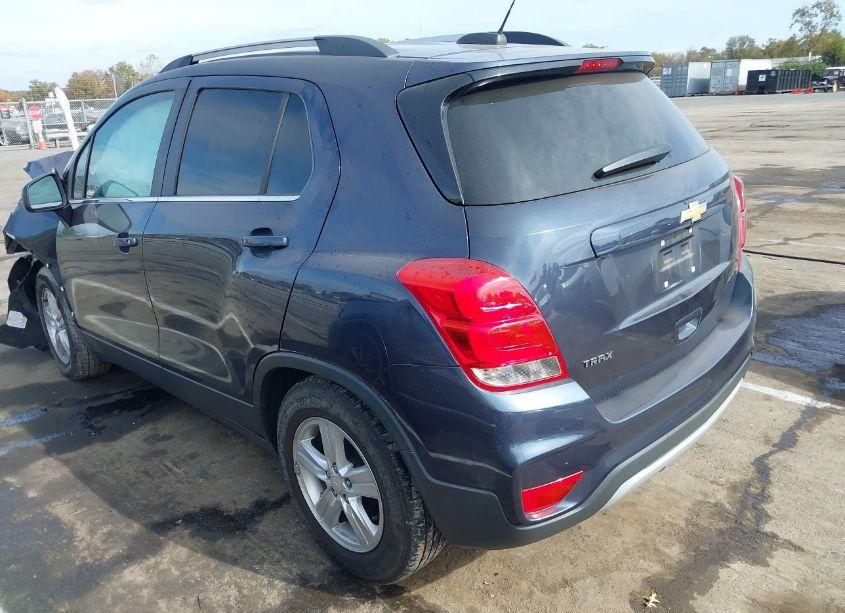 Photo 3 of 2018 Chevrolet Trax LT (VIN 3GNCJLSB4JL153924)