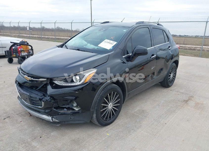 Photo 2 of 2018 Chevrolet Trax LT (VIN 3GNCJLSB4JL189256)