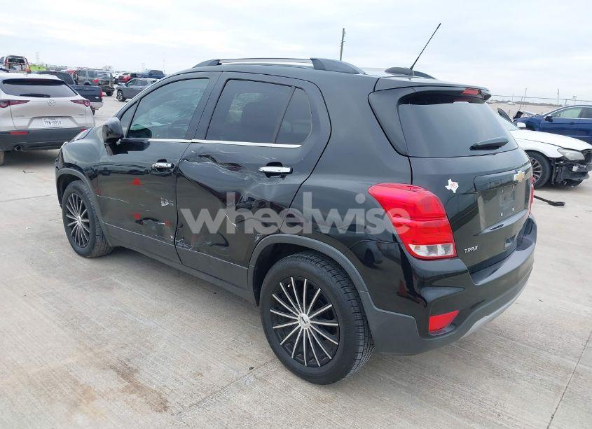 Photo 3 of 2018 Chevrolet Trax LT (VIN 3GNCJLSB4JL189256)