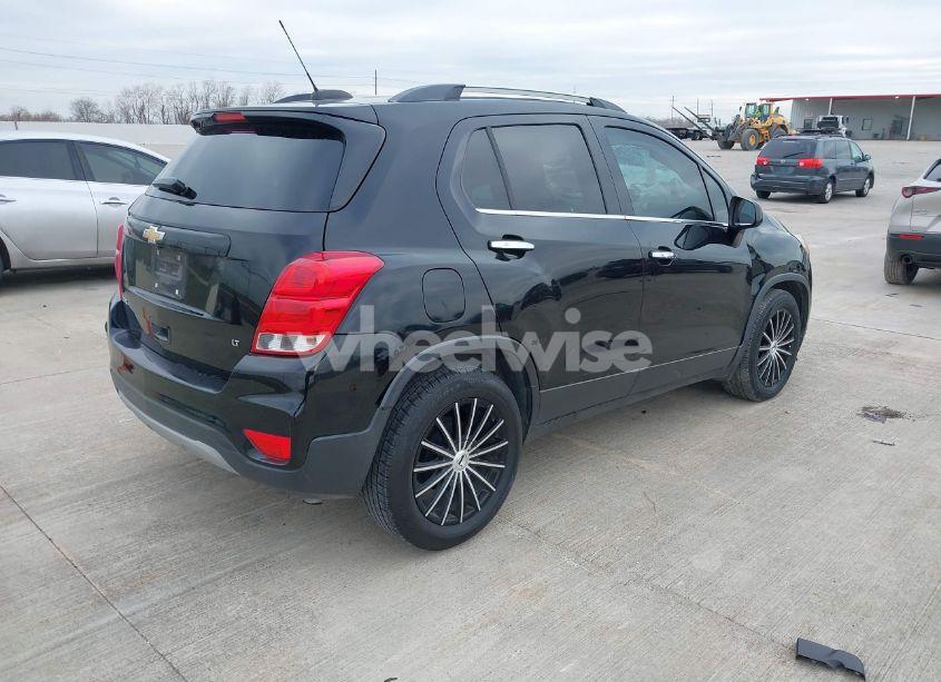 Photo 4 of 2018 Chevrolet Trax LT (VIN 3GNCJLSB4JL189256)