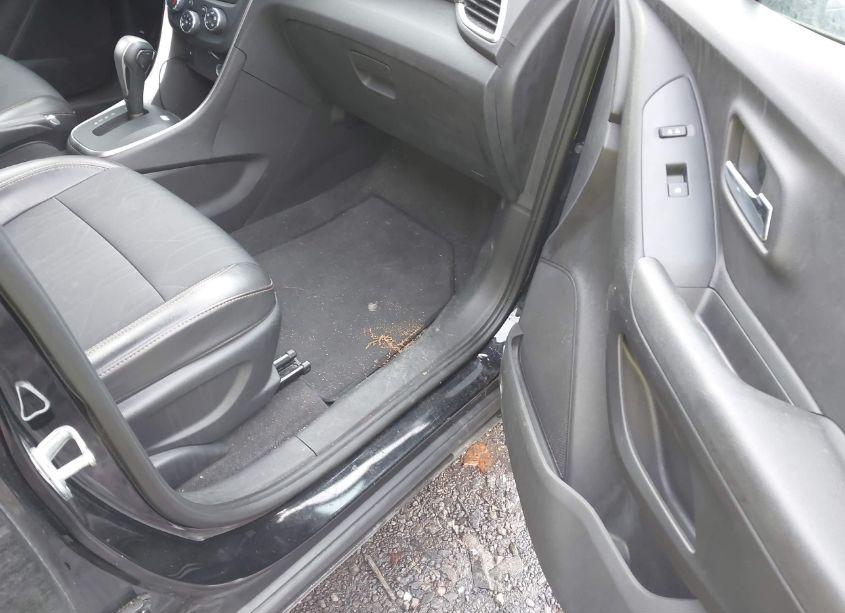 Photo 5 of 2018 Chevrolet Trax LT (VIN 3GNCJLSB4JL204399)