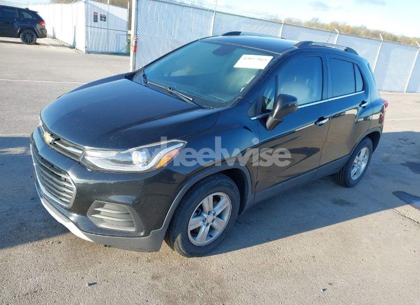 Photo 2 of 2019 Chevrolet Trax LT (VIN 3GNCJLSB4KL171129)
