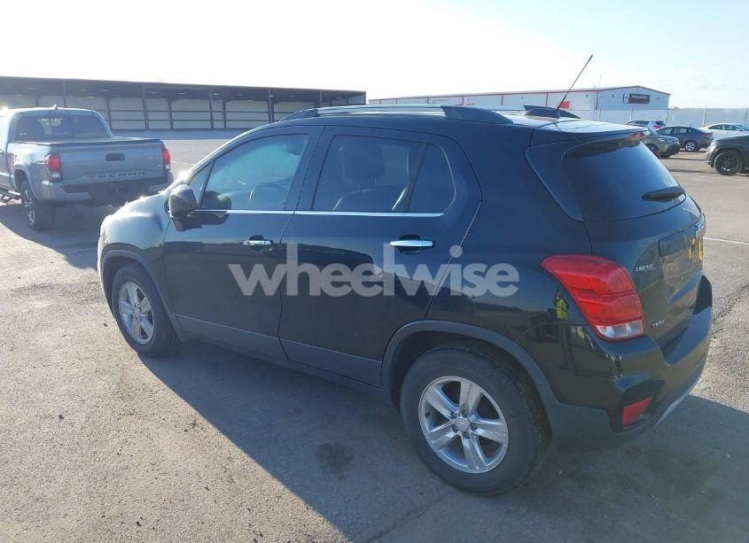 Photo 3 of 2019 Chevrolet Trax LT (VIN 3GNCJLSB4KL171129)