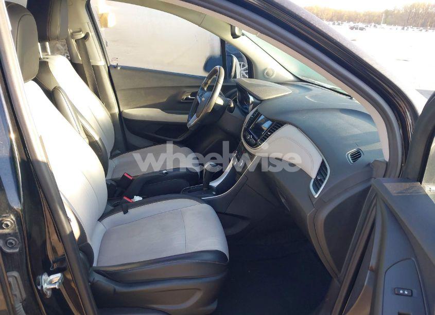 Photo 5 of 2019 Chevrolet Trax LT (VIN 3GNCJLSB4KL171129)