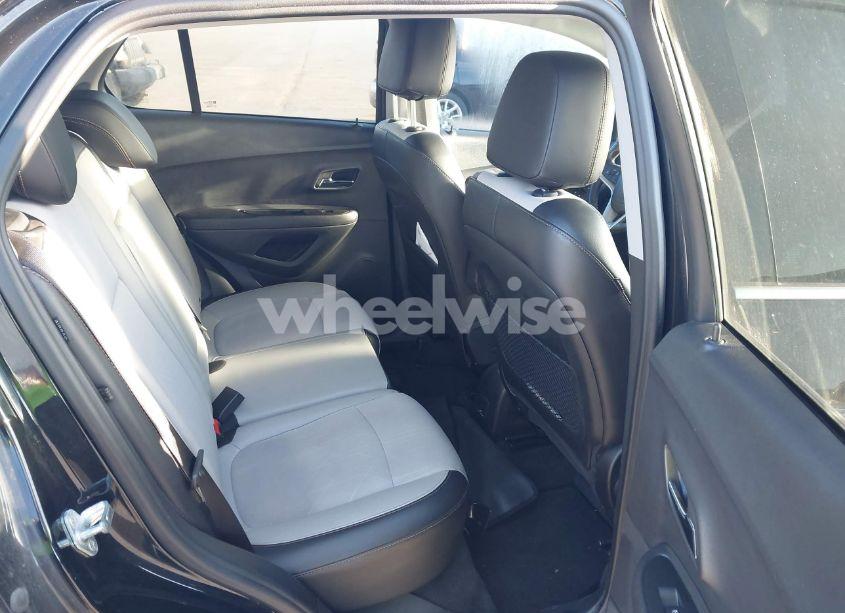 Photo 8 of 2019 Chevrolet Trax LT (VIN 3GNCJLSB4KL171129)