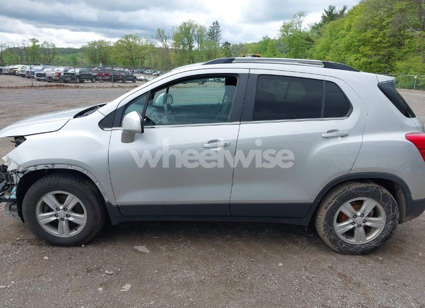 Photo 15 of 2019 Chevrolet Trax LT (VIN 3GNCJLSB4KL256651)