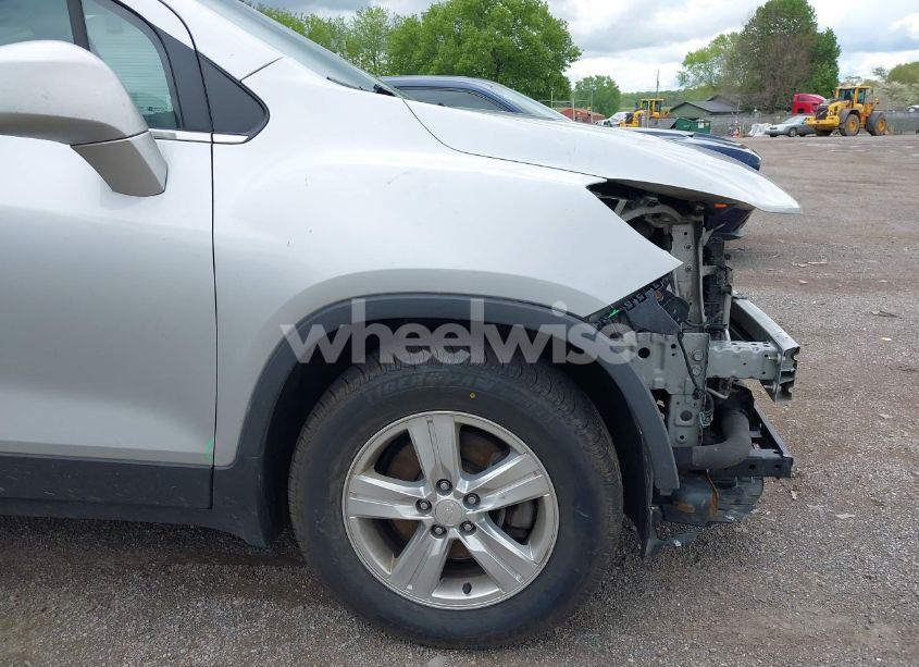 Photo 18 of 2019 Chevrolet Trax LT (VIN 3GNCJLSB4KL256651)