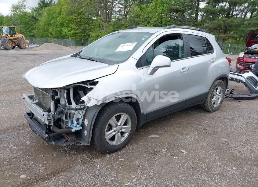 Photo 2 of 2019 Chevrolet Trax LT (VIN 3GNCJLSB4KL256651)