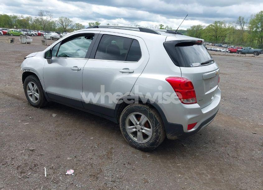 Photo 3 of 2019 Chevrolet Trax LT (VIN 3GNCJLSB4KL256651)