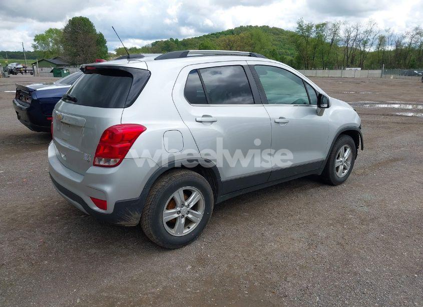 Photo 4 of 2019 Chevrolet Trax LT (VIN 3GNCJLSB4KL256651)