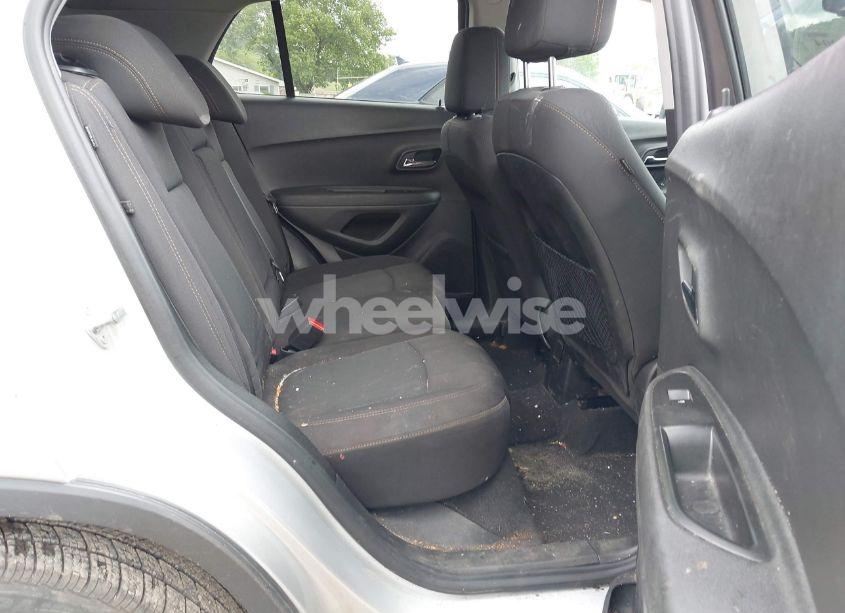 Photo 8 of 2019 Chevrolet Trax LT (VIN 3GNCJLSB4KL256651)