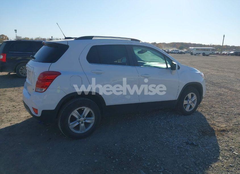 Photo 4 of 2020 Chevrolet Trax FWD LT (VIN 3GNCJLSB4LL205071)