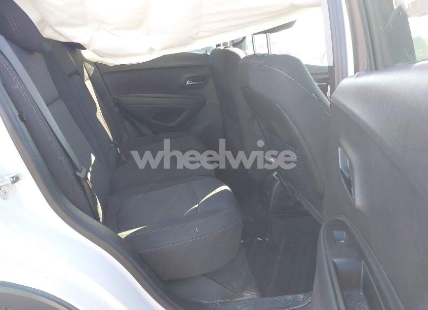 Photo 8 of 2020 Chevrolet Trax FWD LT (VIN 3GNCJLSB4LL205071)