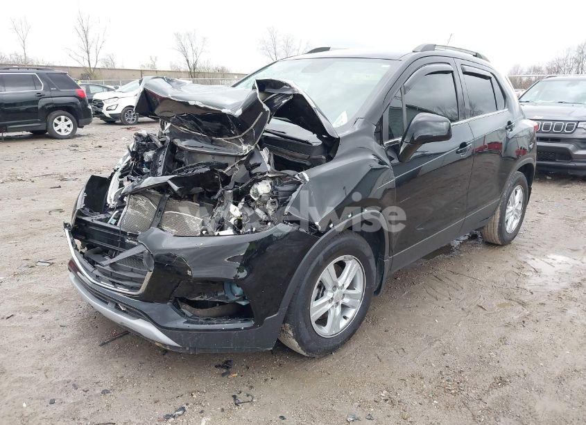 Photo 2 of 2020 Chevrolet Trax FWD LT (VIN 3GNCJLSB4LL226051)