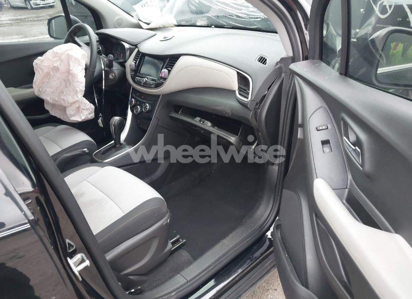 Photo 5 of 2020 Chevrolet Trax FWD LT (VIN 3GNCJLSB4LL226051)