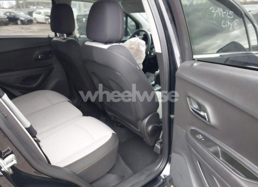 Photo 8 of 2020 Chevrolet Trax FWD LT (VIN 3GNCJLSB4LL226051)