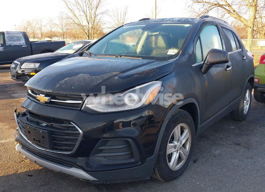 Photo 2 of 2020 Chevrolet Trax FWD LT (VIN 3GNCJLSB4LL334198)