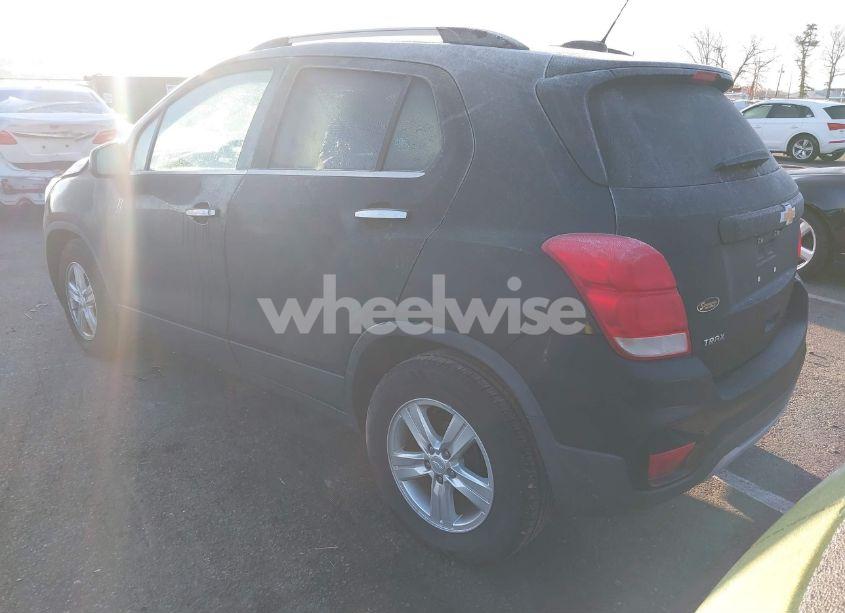Photo 3 of 2020 Chevrolet Trax FWD LT (VIN 3GNCJLSB4LL334198)