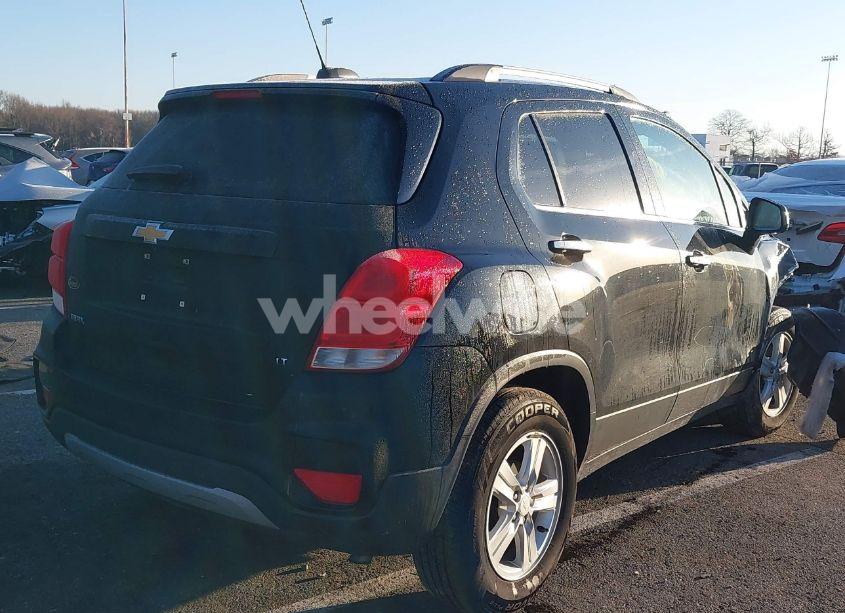 Photo 4 of 2020 Chevrolet Trax FWD LT (VIN 3GNCJLSB4LL334198)