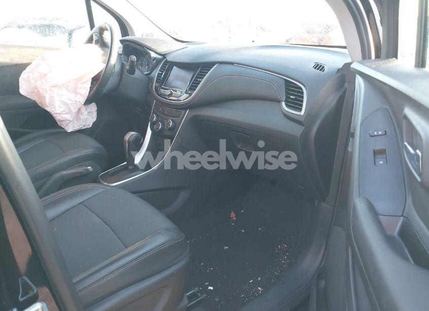 Photo 5 of 2020 Chevrolet Trax FWD LT (VIN 3GNCJLSB4LL334198)