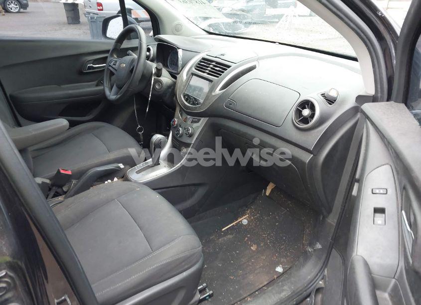 Photo 5 of 2015 Chevrolet Trax LT (VIN 3GNCJLSB5FL186633)
