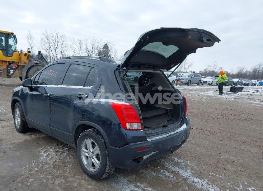 Photo 3 of 2015 Chevrolet Trax LT (VIN 3GNCJLSB5FL252453)