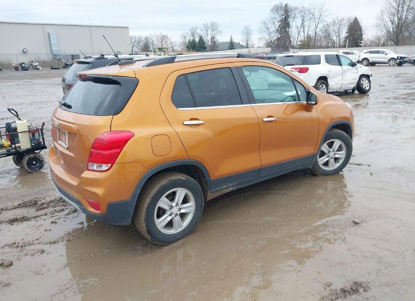 Photo 4 of 2017 Chevrolet Trax LT (VIN 3GNCJLSB5HL163789)