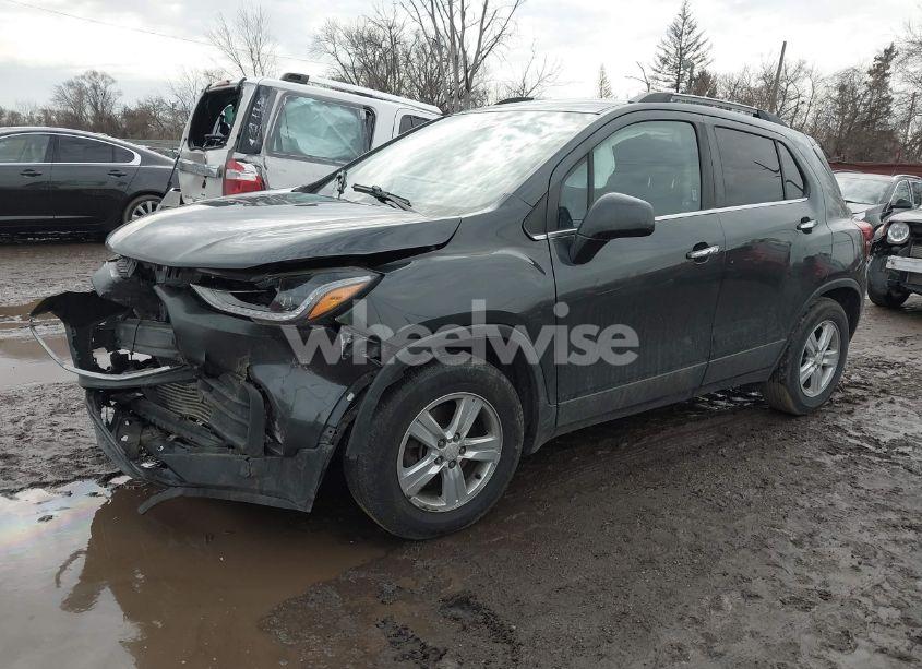 Photo 2 of 2017 Chevrolet Trax LT (VIN 3GNCJLSB5HL232190)