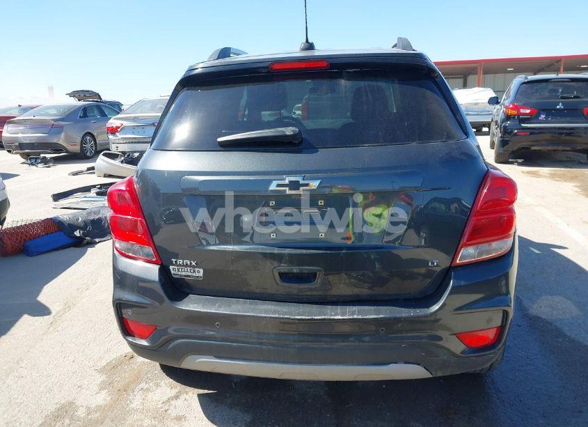 Photo 17 of 2018 Chevrolet Trax LT (VIN 3GNCJLSB5JL203424)