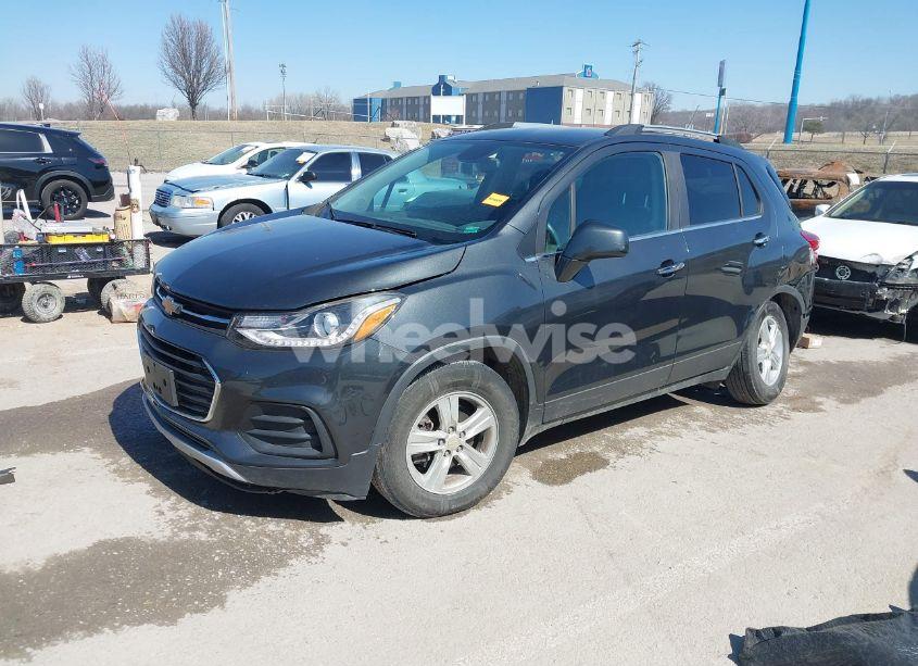 Photo 2 of 2018 Chevrolet Trax LT (VIN 3GNCJLSB5JL203424)