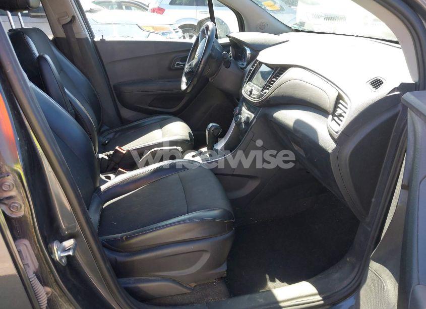 Photo 5 of 2018 Chevrolet Trax LT (VIN 3GNCJLSB5JL203424)