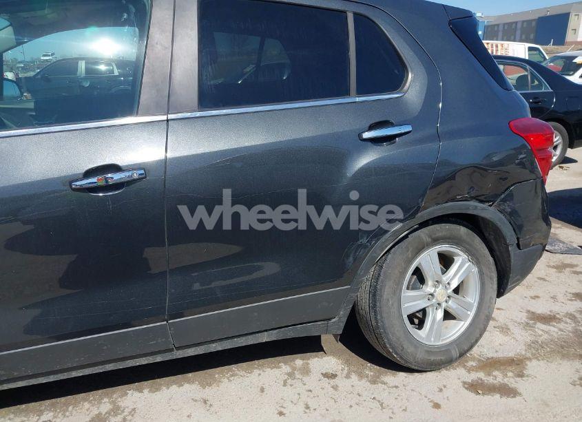 Photo 6 of 2018 Chevrolet Trax LT (VIN 3GNCJLSB5JL203424)