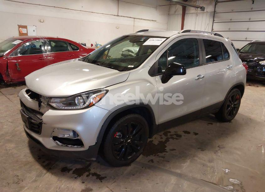 Photo 2 of 2018 Chevrolet Trax LT (VIN 3GNCJLSB5JL203567)