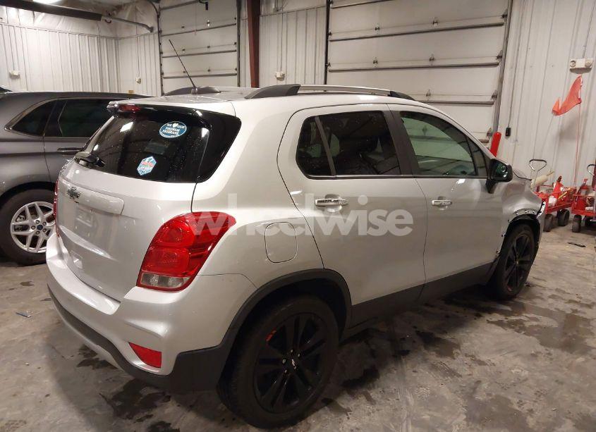 Photo 4 of 2018 Chevrolet Trax LT (VIN 3GNCJLSB5JL203567)