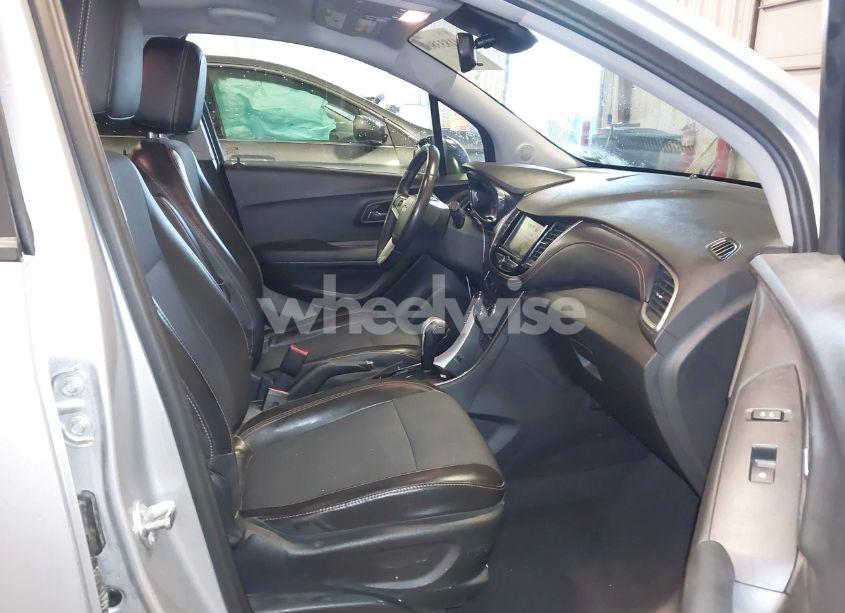 Photo 5 of 2018 Chevrolet Trax LT (VIN 3GNCJLSB5JL203567)