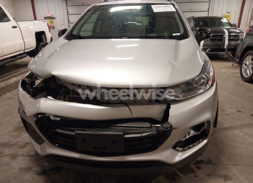 Photo 6 of 2018 Chevrolet Trax LT (VIN 3GNCJLSB5JL203567)