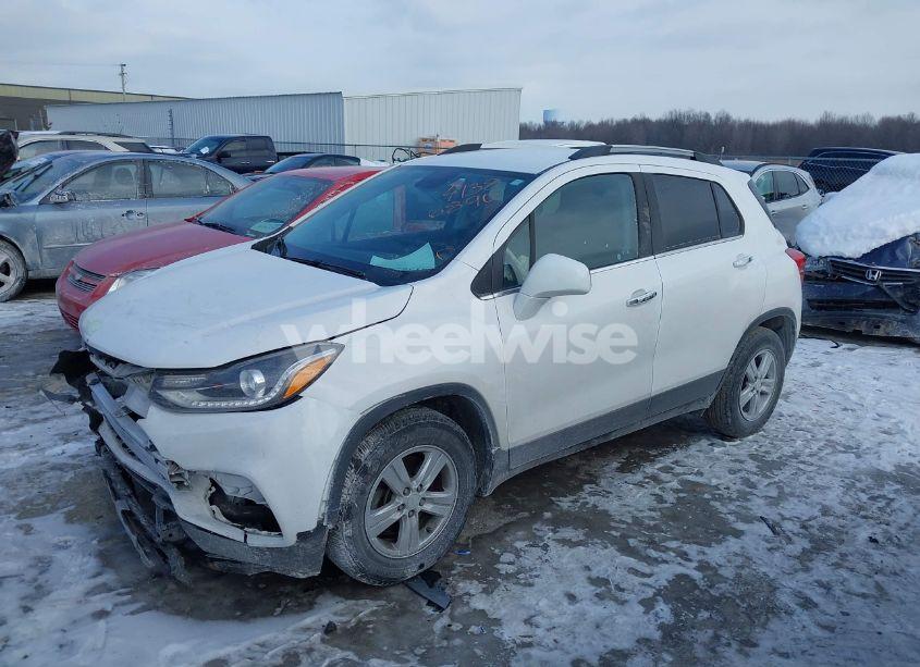 Photo 2 of 2019 Chevrolet Trax LT (VIN 3GNCJLSB5KL137720)