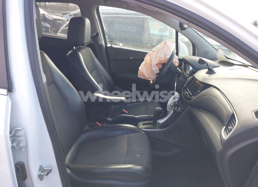 Photo 5 of 2019 Chevrolet Trax LT (VIN 3GNCJLSB5KL137720)