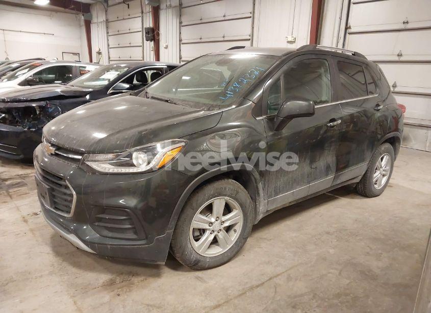 Photo 2 of 2019 Chevrolet Trax LT (VIN 3GNCJLSB5KL241737)