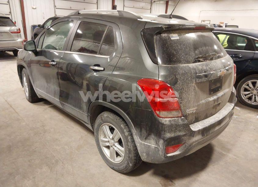 Photo 3 of 2019 Chevrolet Trax LT (VIN 3GNCJLSB5KL241737)