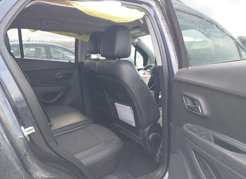 Photo 8 of 2019 Chevrolet Trax LT (VIN 3GNCJLSB5KL250308)