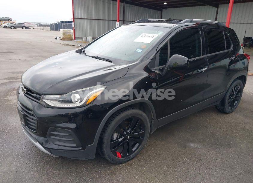 Photo 2 of 2019 Chevrolet Trax LT (VIN 3GNCJLSB5KL258165)