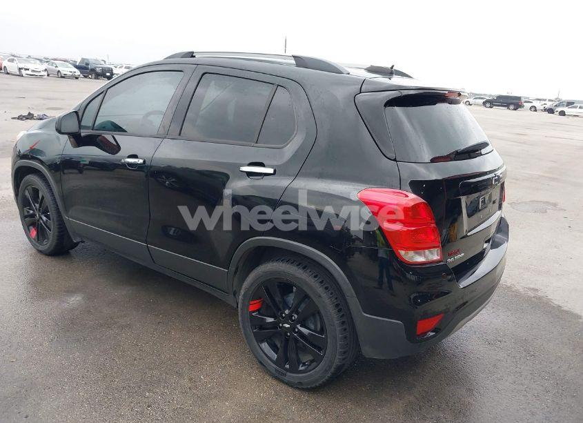 Photo 3 of 2019 Chevrolet Trax LT (VIN 3GNCJLSB5KL258165)