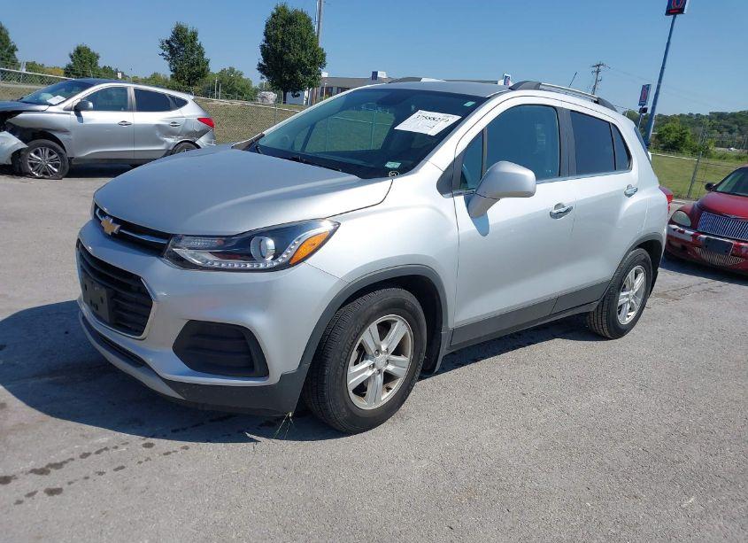 Photo 2 of 2019 Chevrolet Trax LT (VIN 3GNCJLSB5KL406315)