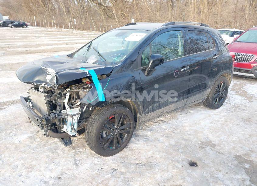 Photo 2 of 2020 Chevrolet Trax FWD LT (VIN 3GNCJLSB5LL111264)