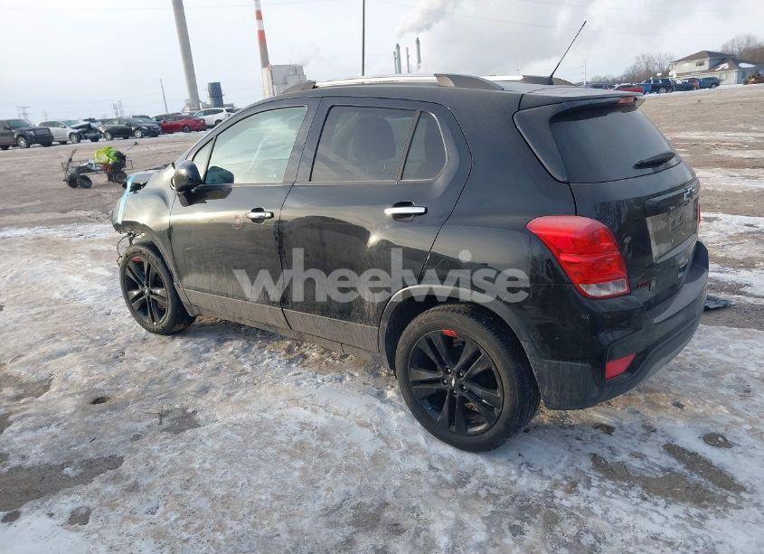 Photo 3 of 2020 Chevrolet Trax FWD LT (VIN 3GNCJLSB5LL111264)