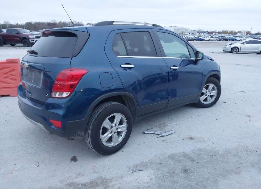 Photo 4 of 2020 Chevrolet Trax FWD LT (VIN 3GNCJLSB5LL337563)