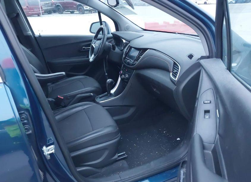 Photo 5 of 2020 Chevrolet Trax FWD LT (VIN 3GNCJLSB5LL337563)