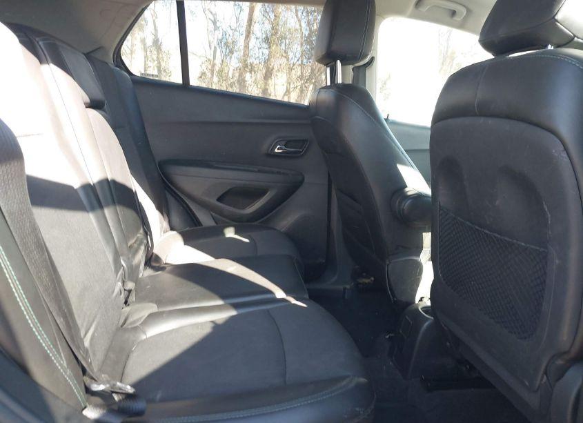 Photo 8 of 2015 Chevrolet Trax LT (VIN 3GNCJLSB6FL247374)